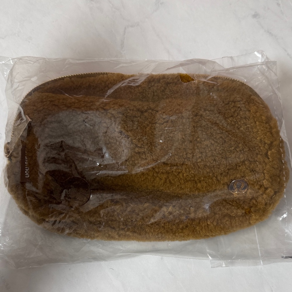 lululemon athletica Caramel brown  Fleece belt  Bag (Sherpa) NWT